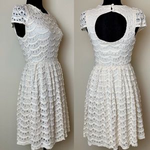 Scalloped Design Pleated Waist Sleeve Dress